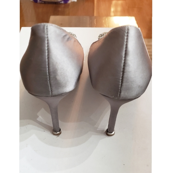 Manolo Blahnik Hangisi Grey Satin - Picture 7 of 13